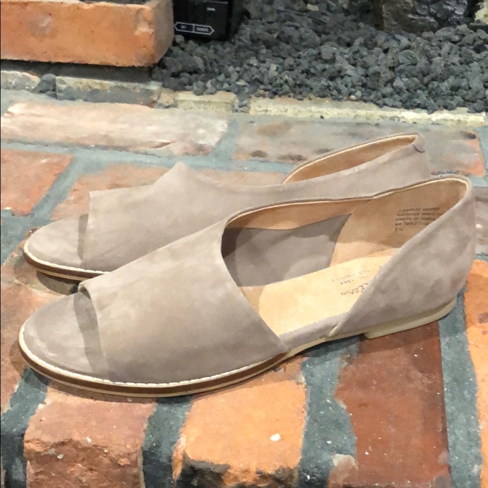 Seychelles Nude open toe flats size 7 1/2
